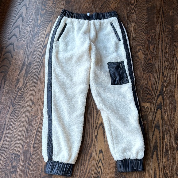 Fabletics Fleece Elastic Waist Joggers Pants Yoga Small - Picture 1 of 3